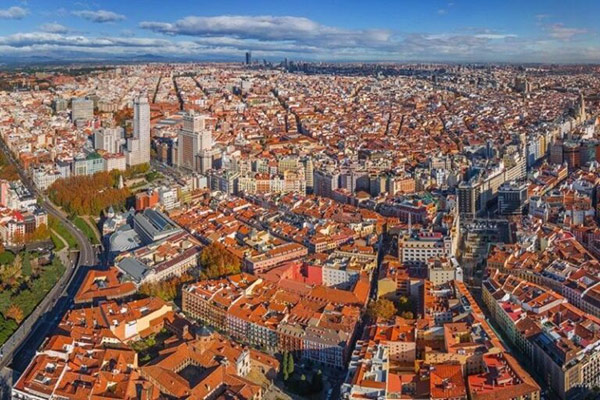 La socimi saudí RSR compra oficinas en el centro de Madrid para abrir un hotel de lujo